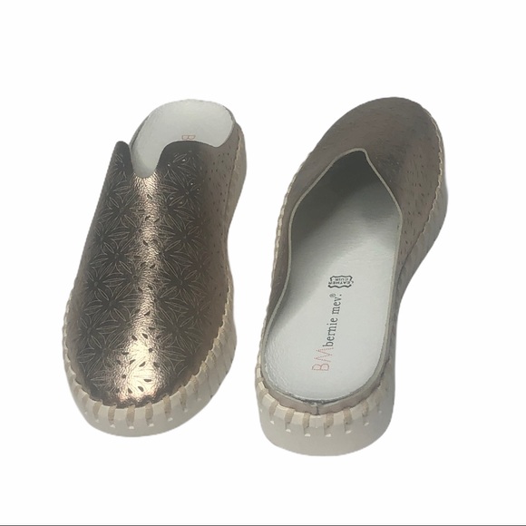 NWOT Bernie Mev Rose Gold Perforatef Slide - Picture 9 of 13